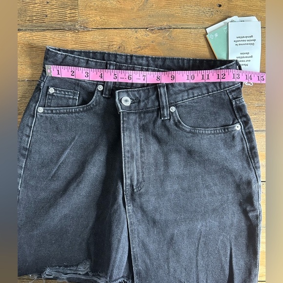 H&M Black Distressed Denim Skirt Raw Hem and crossover zipper Size XXS NWT - Picture 6 of 8